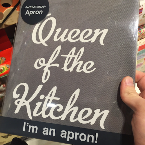 Queen of the kitchen apron.png